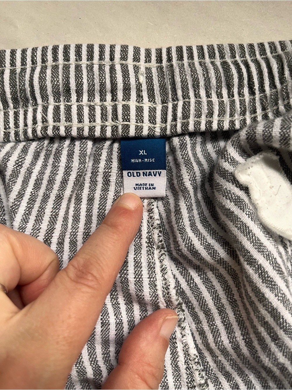 Old Navy Women's Linen Blend High Waist Striped Shorts - White & Gray XL - Picture 7 of 10